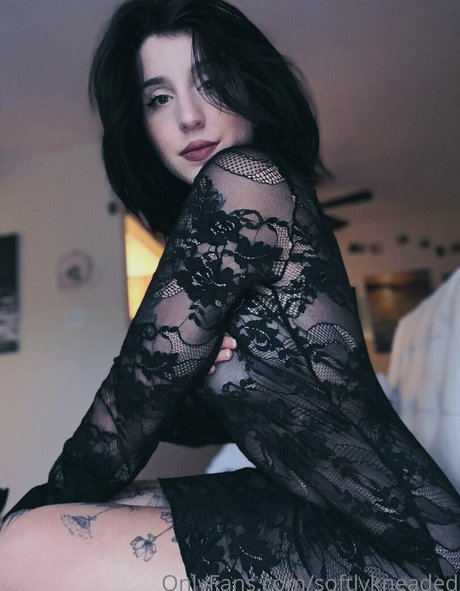 softlykneaded star sexy pic