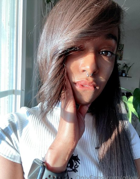 qtkek sexy model gallery