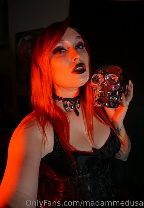 madammedusa exclusive model galleries