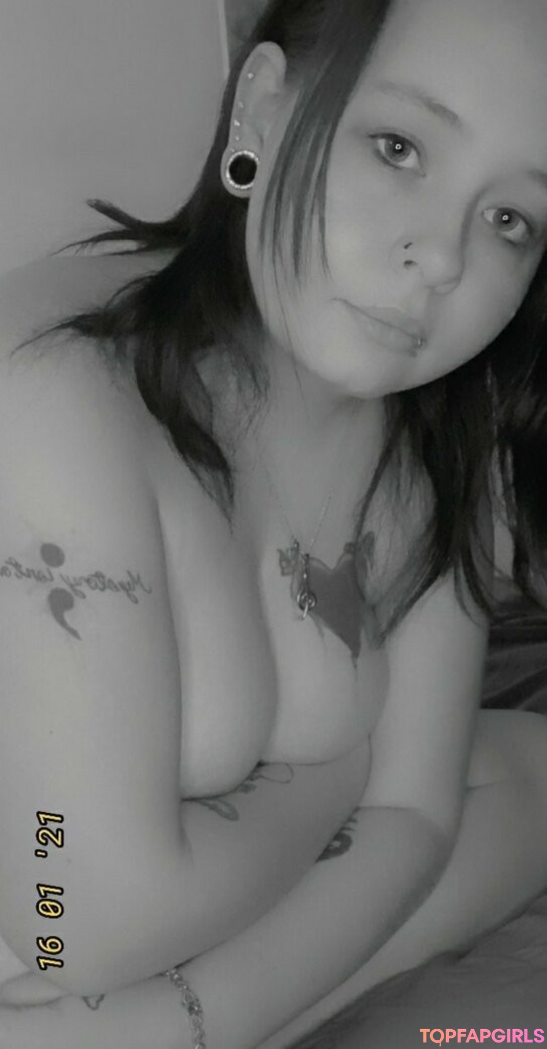 tattooed redhead onlyfans top pictures