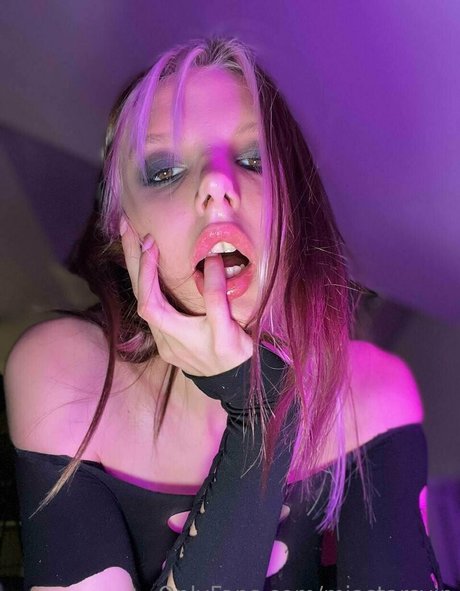 miastarsvip nude pornstar pic