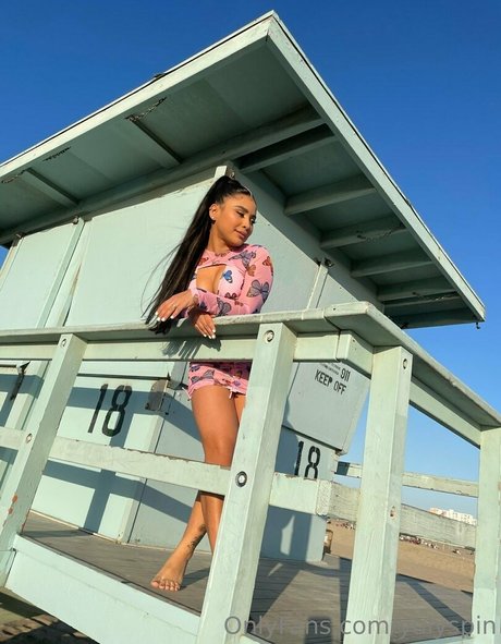 Yulyspin star sexy pic