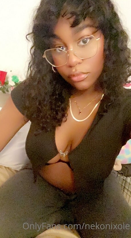 nekonixole xxx model photo