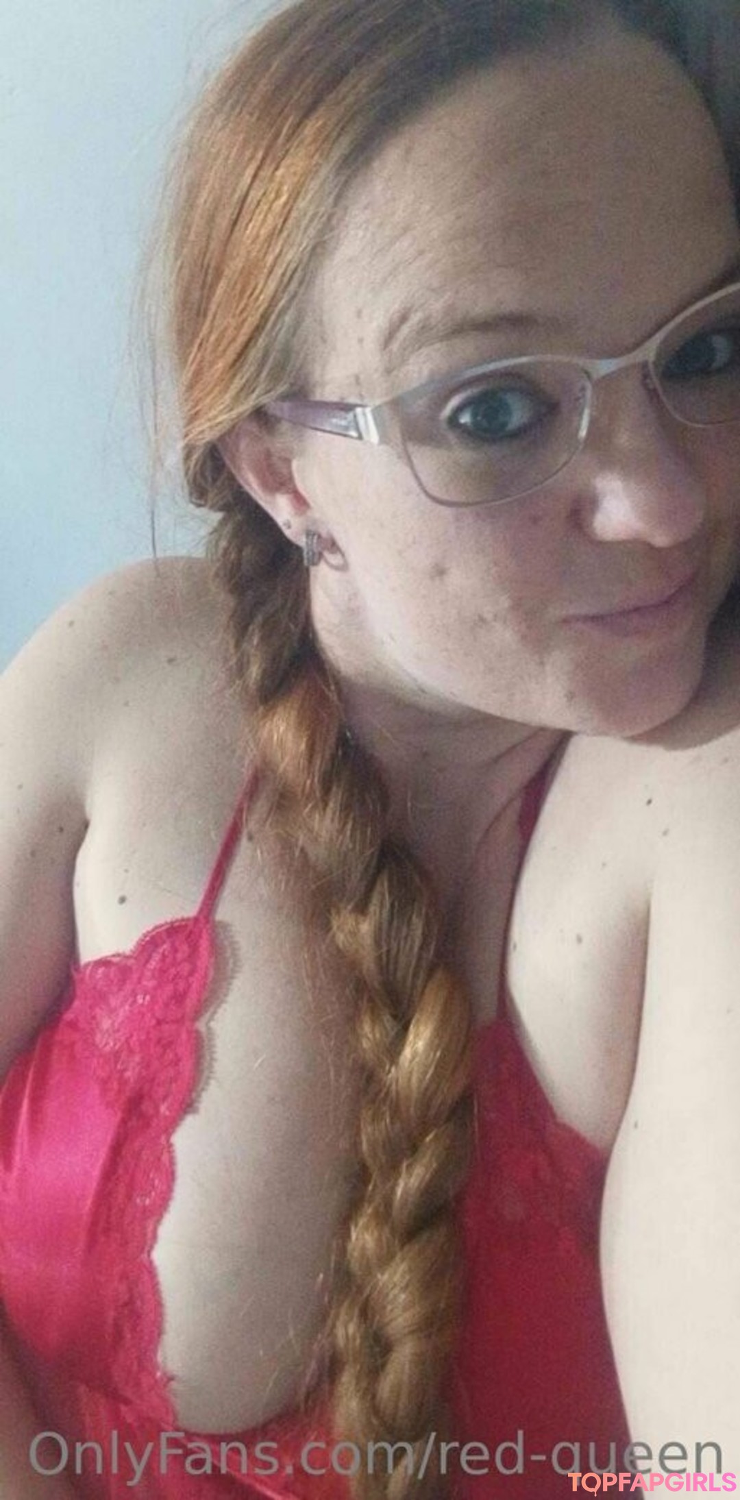 Red Queen pornographic model images