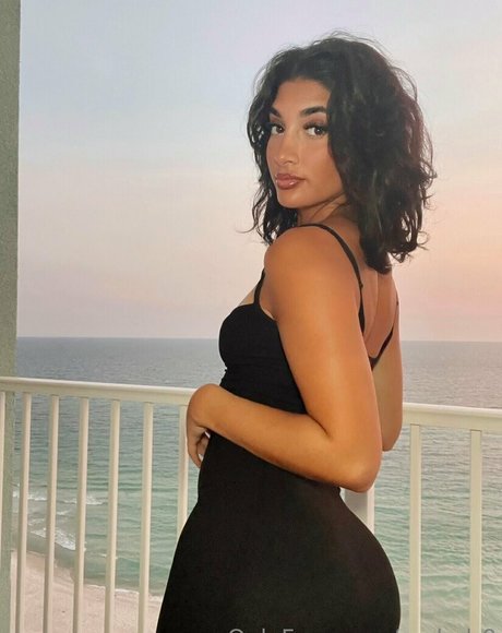 Rachel Robertson star nice pic