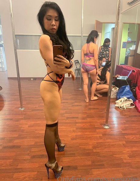 suziesizzles top profile image