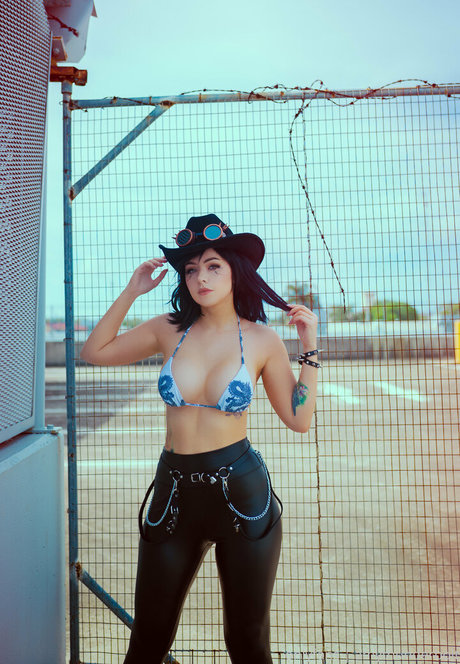 amythunderbolt erotic model pics