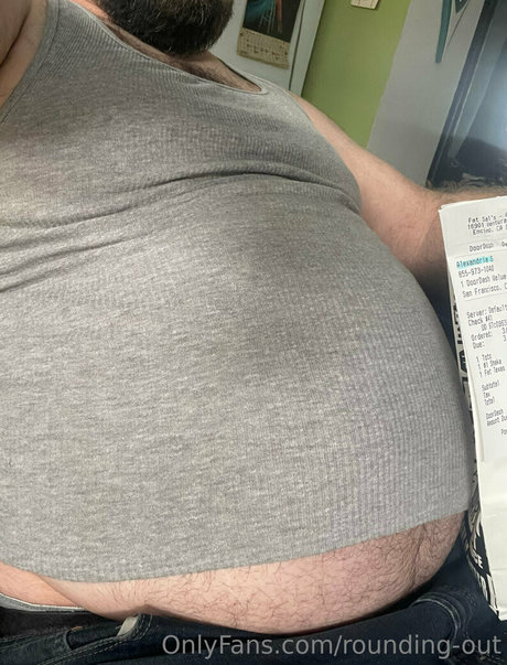 rounding out model naked images