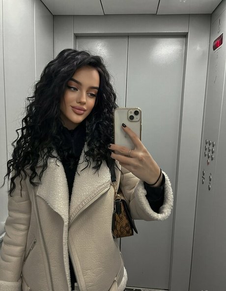 anniediamondfree model high quality img