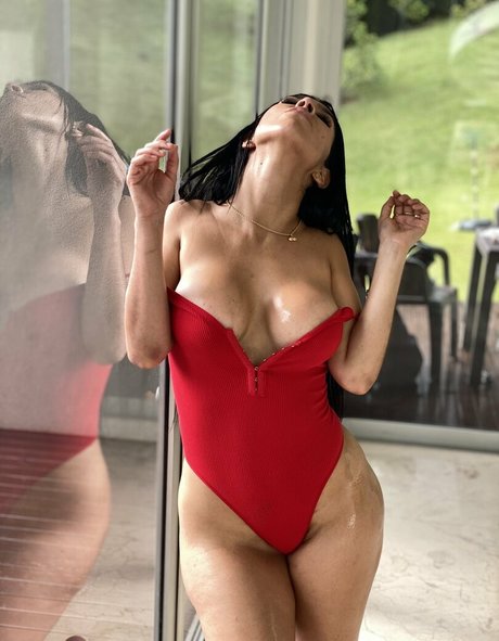 malyia model high quality image