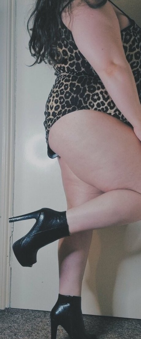 ellastarfire erotic model picture