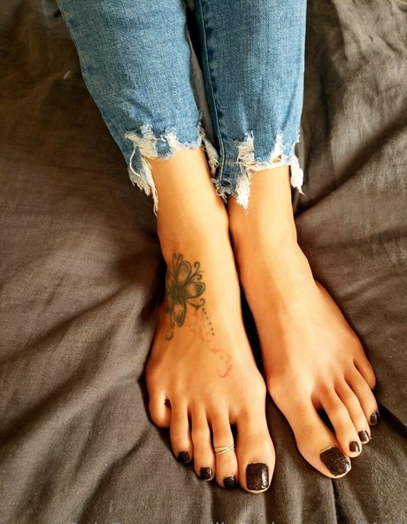 lilmisslongtoes7410 model art pic