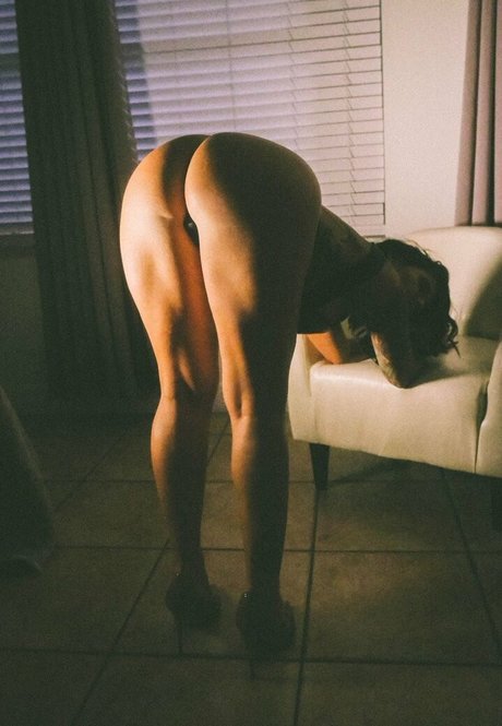 Itsnikkyfoxx nude star images