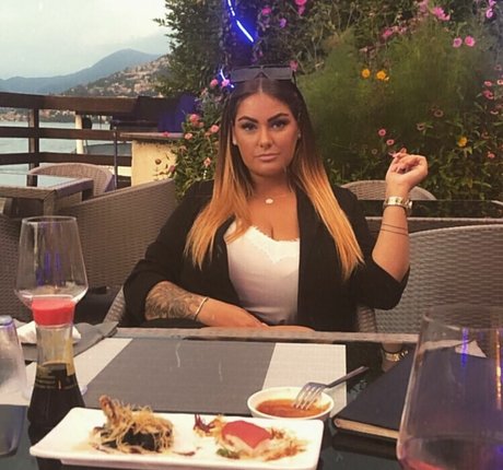 Agne Agnieska naked pornstar pic