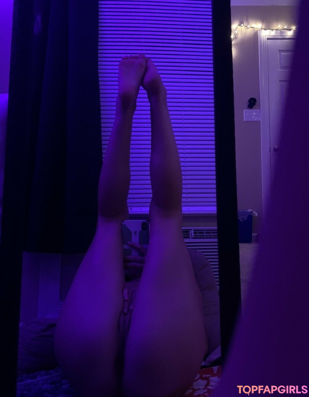 kris10zwrld model nude picture