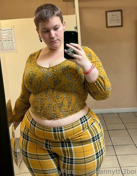 xannyth3boi star erotic image