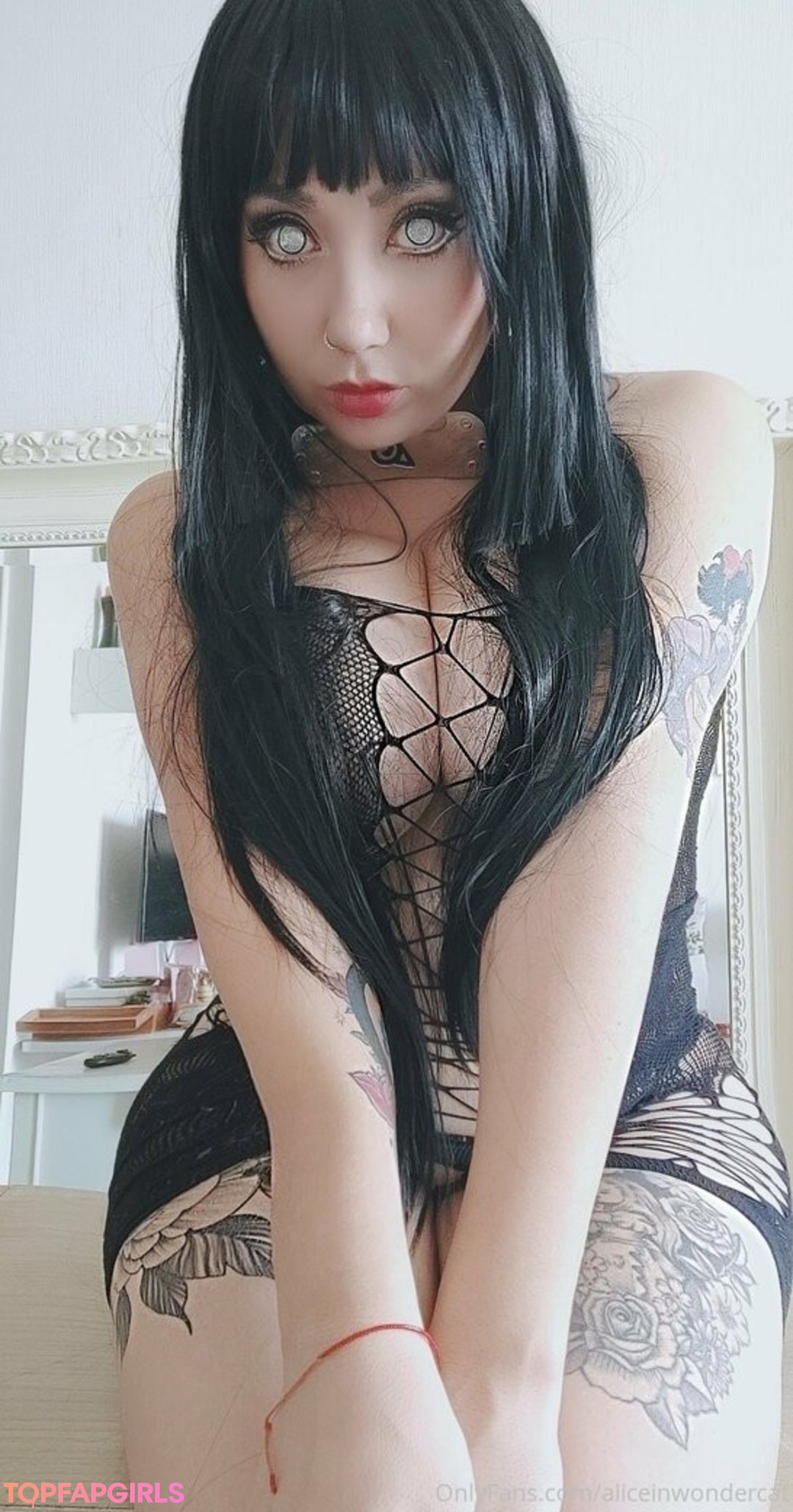 Aliceinwondercat art model pics