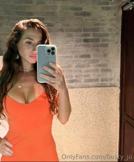 busty ju beautiful model photos