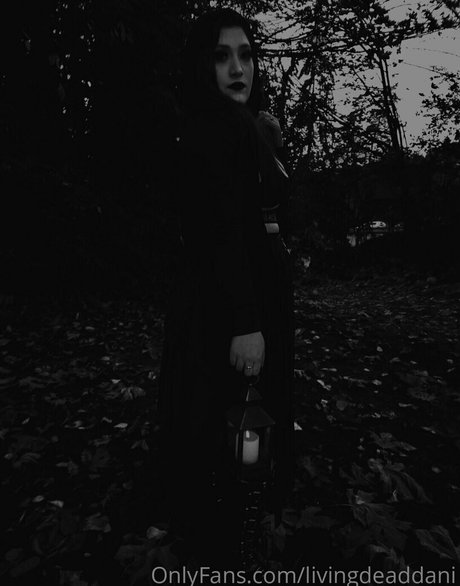 livingdeaddani star erotic photo