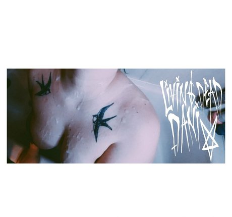 livingdeaddani hot star images