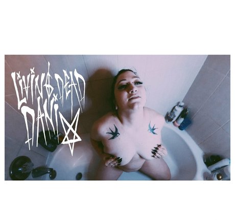 livingdeaddani star sexy pictures