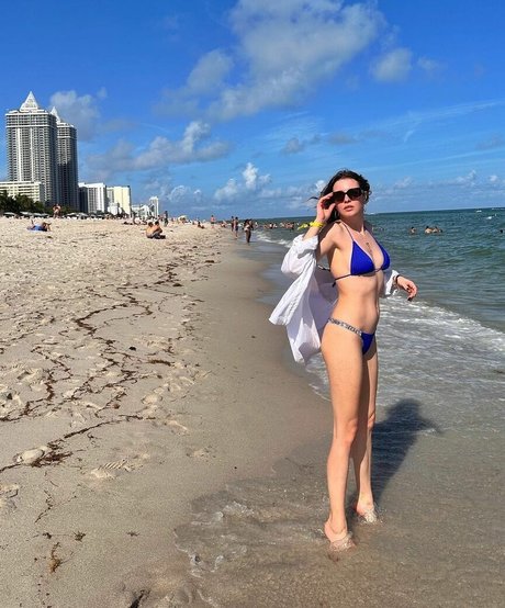 Melis Sezen beautiful actress photo