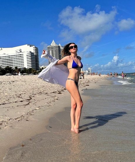 Melis Sezen star hot image