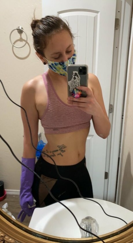 luna goodchild naked model pic