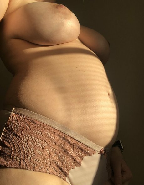 livpat3 model exclusive pic