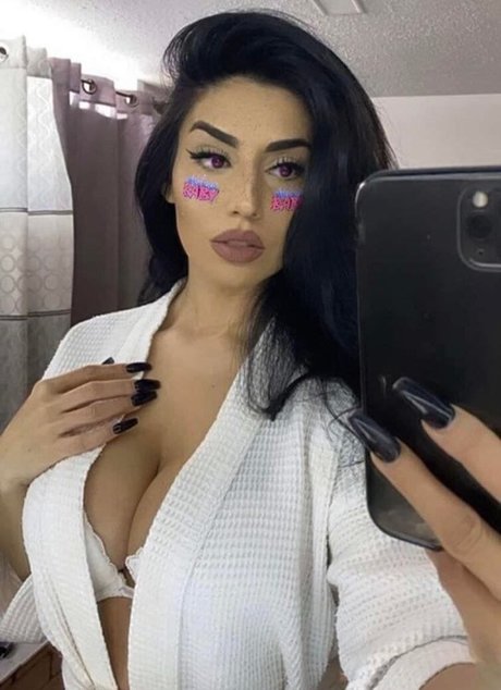 Mynameiszaraaa exclusive model images