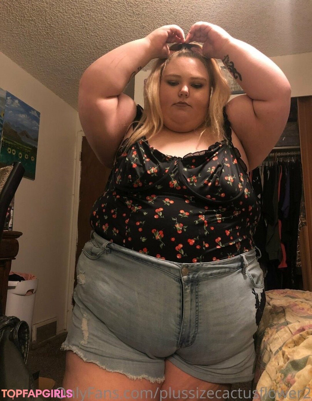 plussizecactusflower2 model adult image