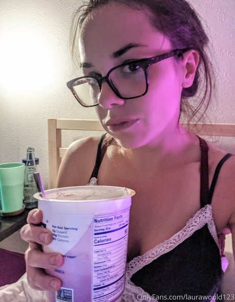 laurawould123 xxx model pics