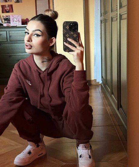 aliih hx beautiful model img