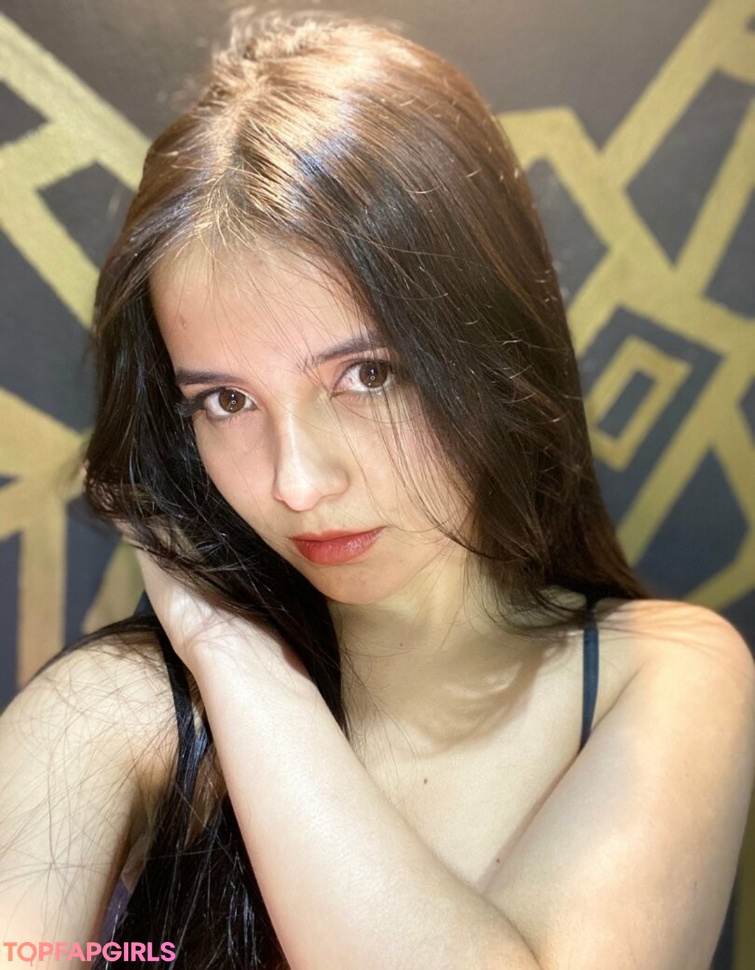 raychell black top actress images