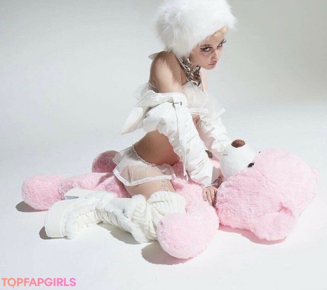 Chloe Moriondo star adult pictures