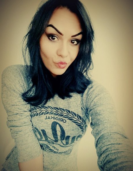 Nadinechase hot model img