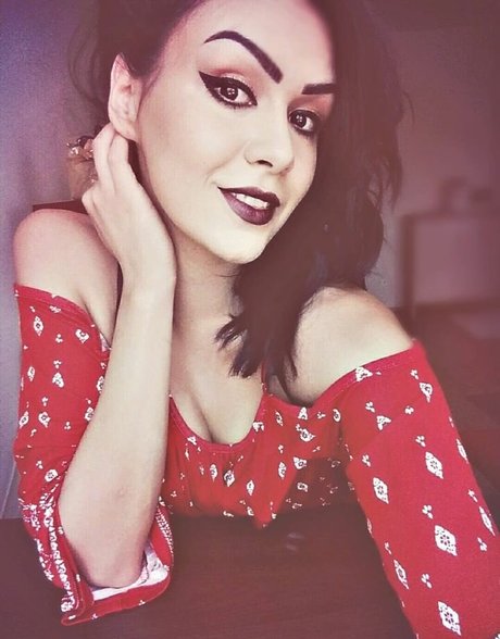 Nadinechase model sexy img