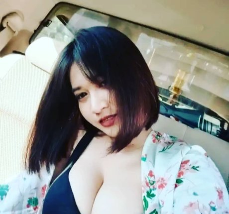 Warunee Thanyaphu naked model image