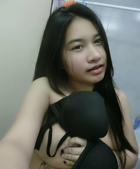 Warunee Thanyaphu model naked galleries
