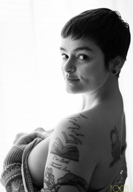 focus boudoir model exclusive pics