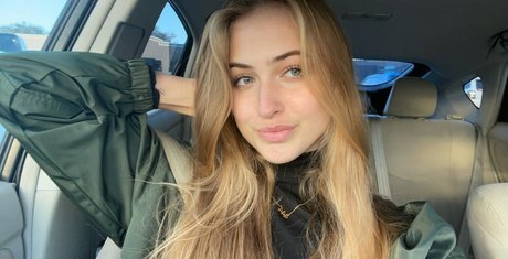 yourgirlzoey model photos