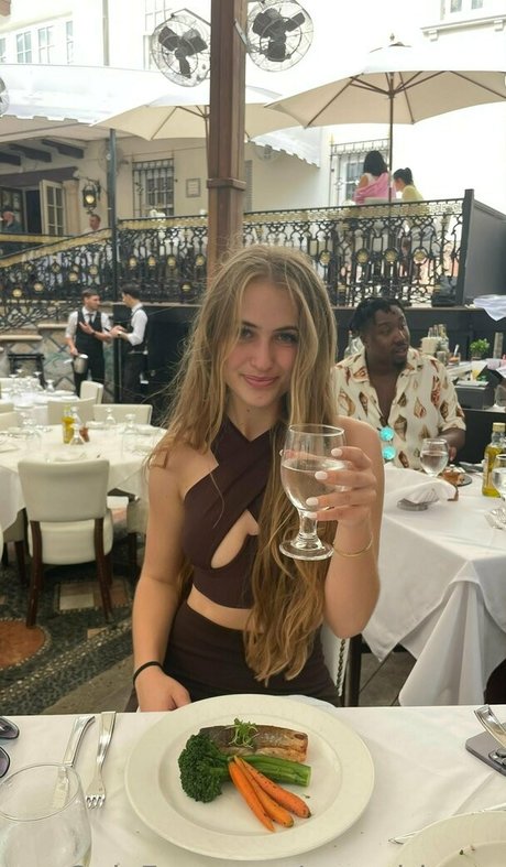 yourgirlzoey pornstar art gallery