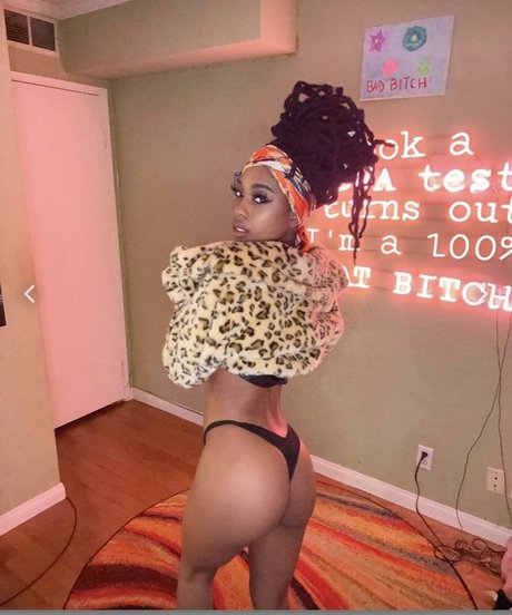 Urfavgirlfriend art model image