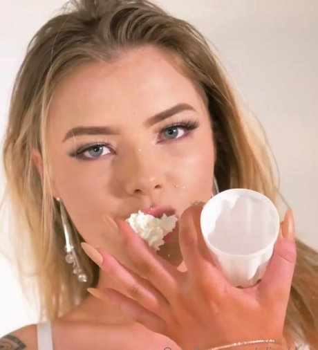 elizaking naked actress picture