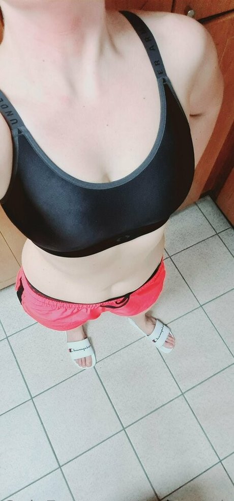 foot vault nice model photo