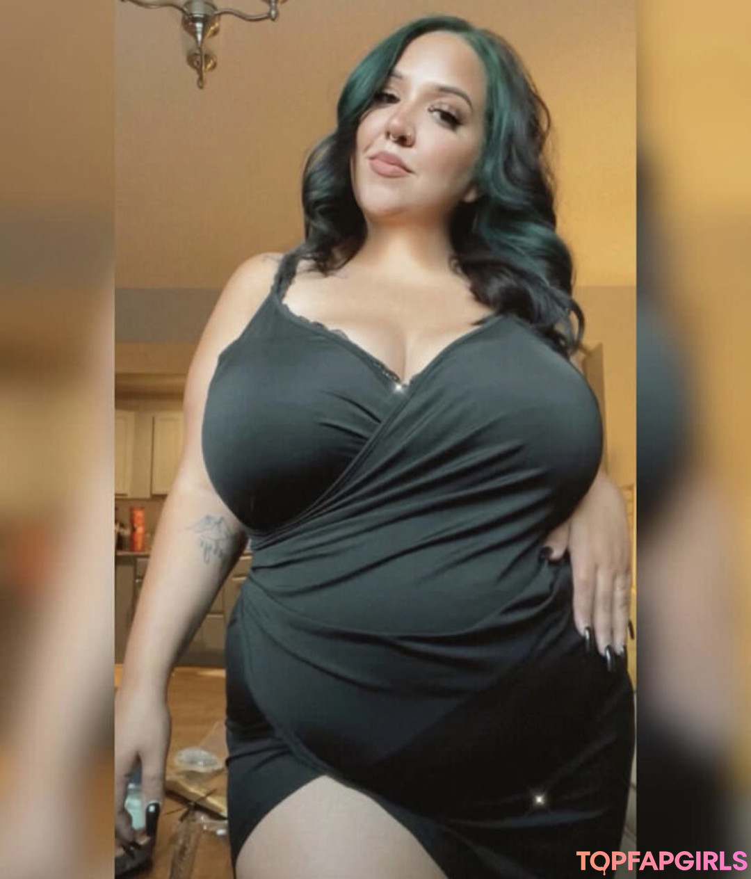 Juicy Jade naked model photo