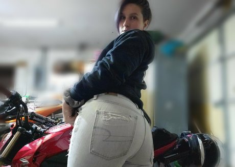 asherridesfree star sexy pics