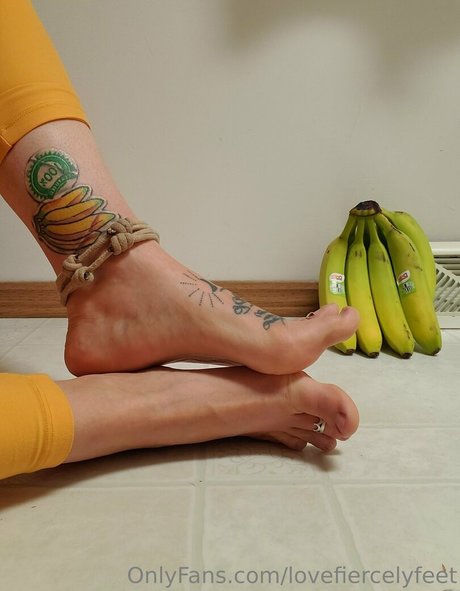 lovefiercelyfeet star nude picture
