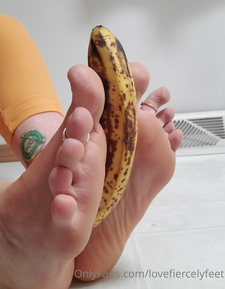 lovefiercelyfeet perfect model photo