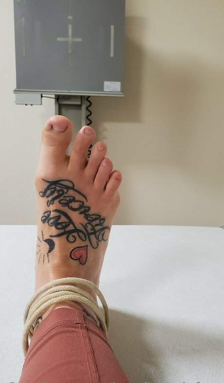 lovefiercelyfeet star pornographic photo